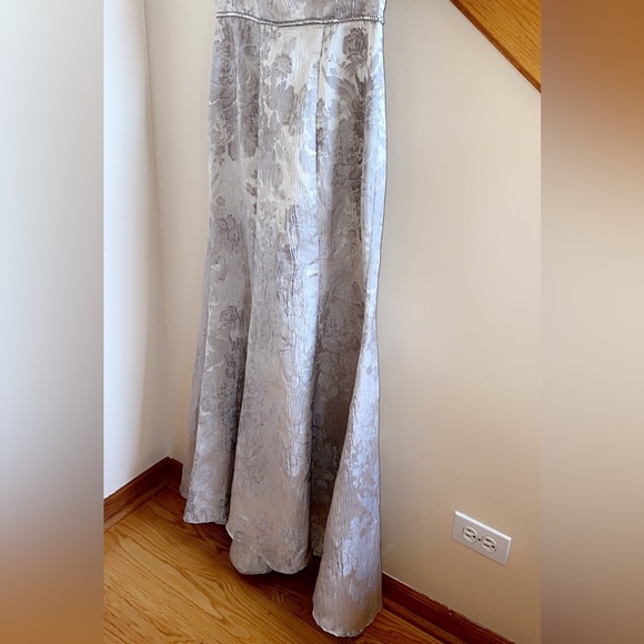 Women’s Formal Dress Size 6, 8 R&M Richards Champagne Beaded Waist Evening Gown - Picture 5 of 14